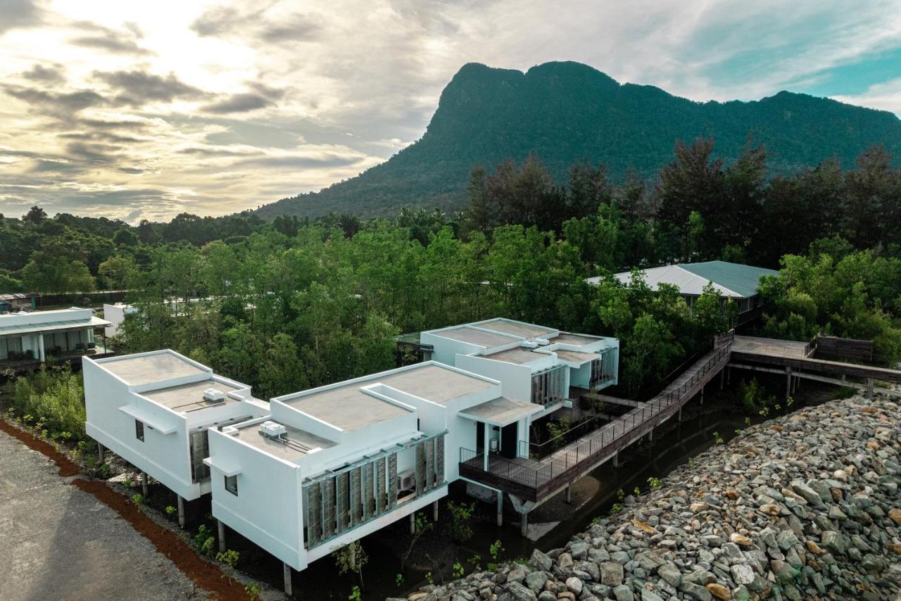Cove 55 Hotel Santubong Buitenkant foto